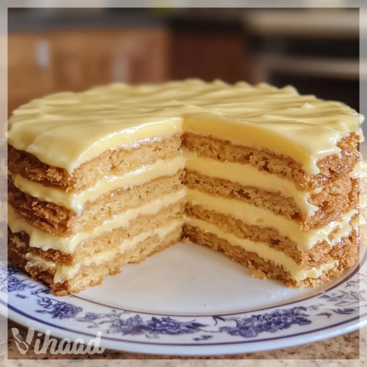 Biszkoptowe ciasto z kremem budyniowym - odkryj jego smak!