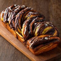 Babka czekoladowa z kremem waniliowym