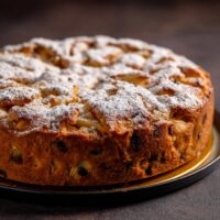 Ciasto jabłkowe z cynamonem i rodzynkami