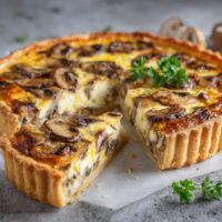 Tarta z grzybami i serem żółtym