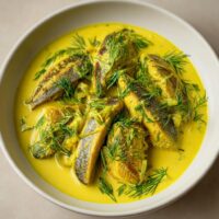 Śledź w curry i koperku