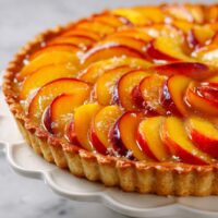 Tarta z Brzoskwiniami i Kremem Waniliowym