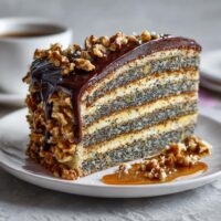 Tort Makowy z Orzechową Masą