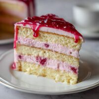 Tort Malinowy z Kremem
