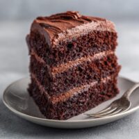Tort czekoladowy z kremem maślanym