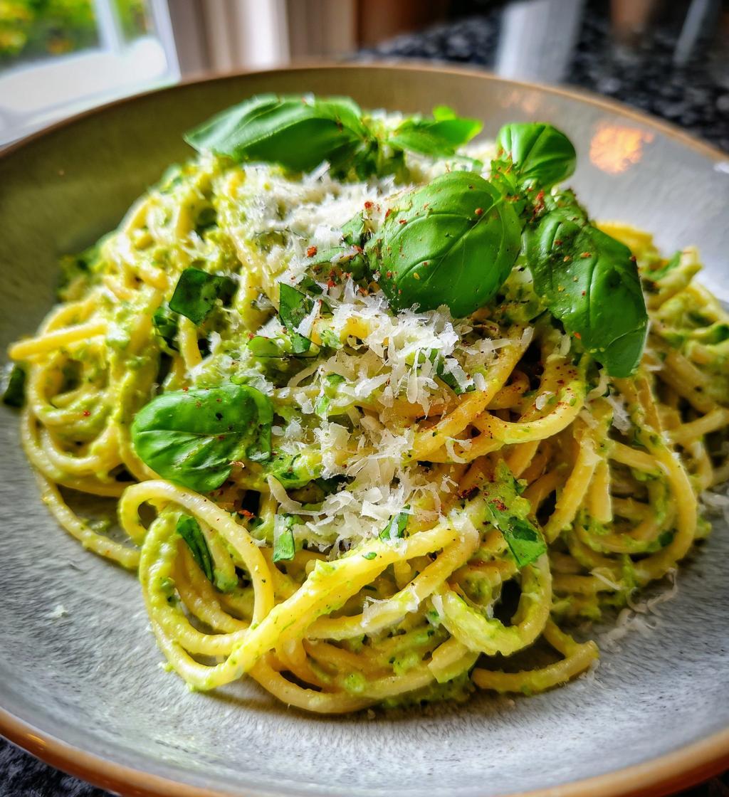creamy avocado pasta - detail 1