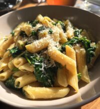 creamy hummus pasta
