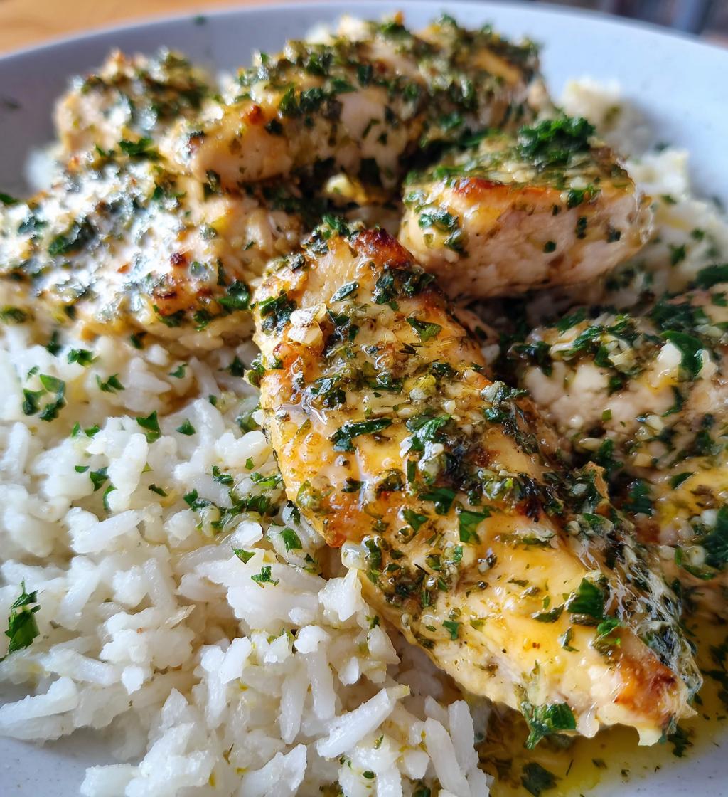 garlic butter chicken and rice - detail 1