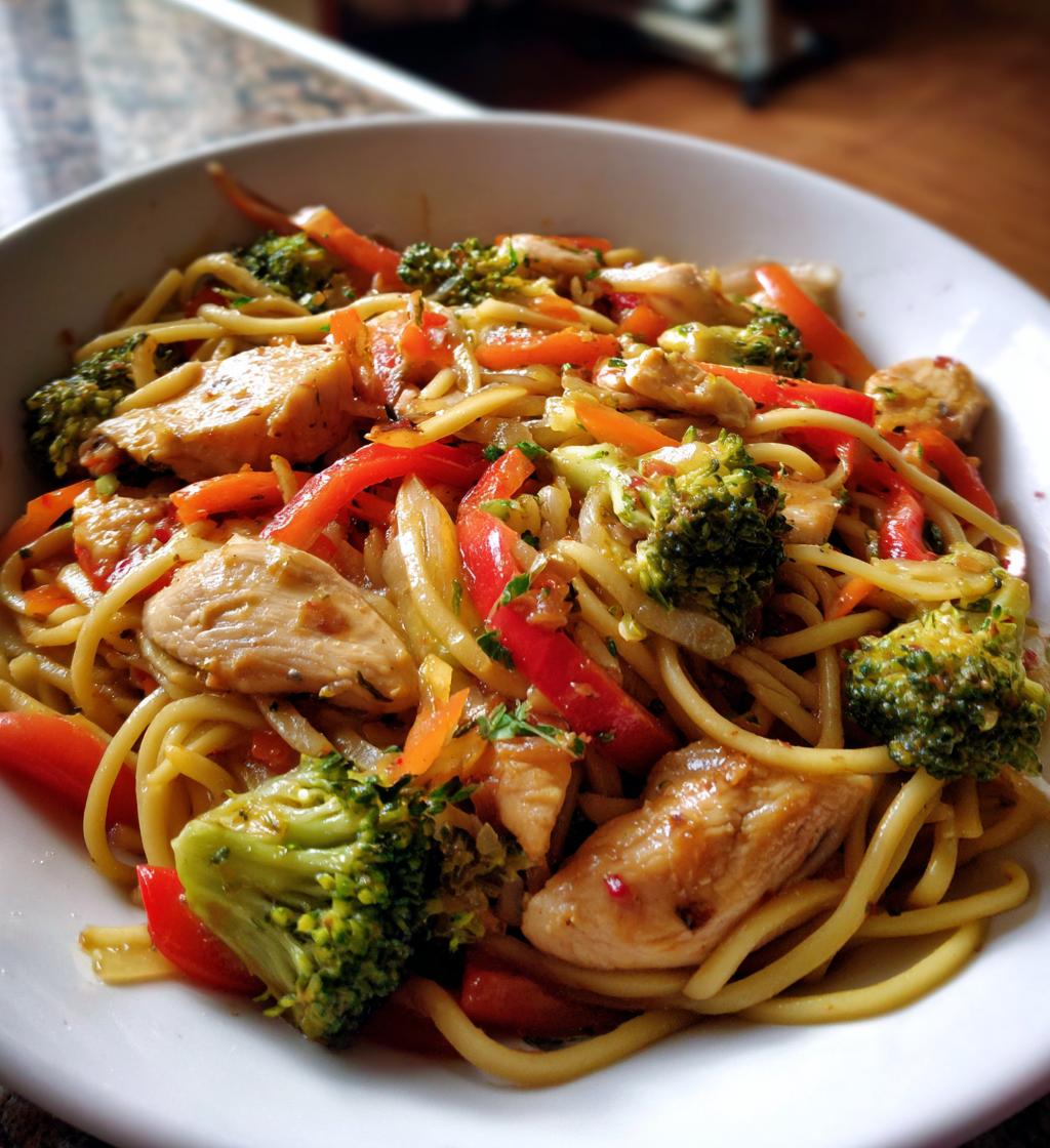 garlic chicken lo mein sauteed vegetables