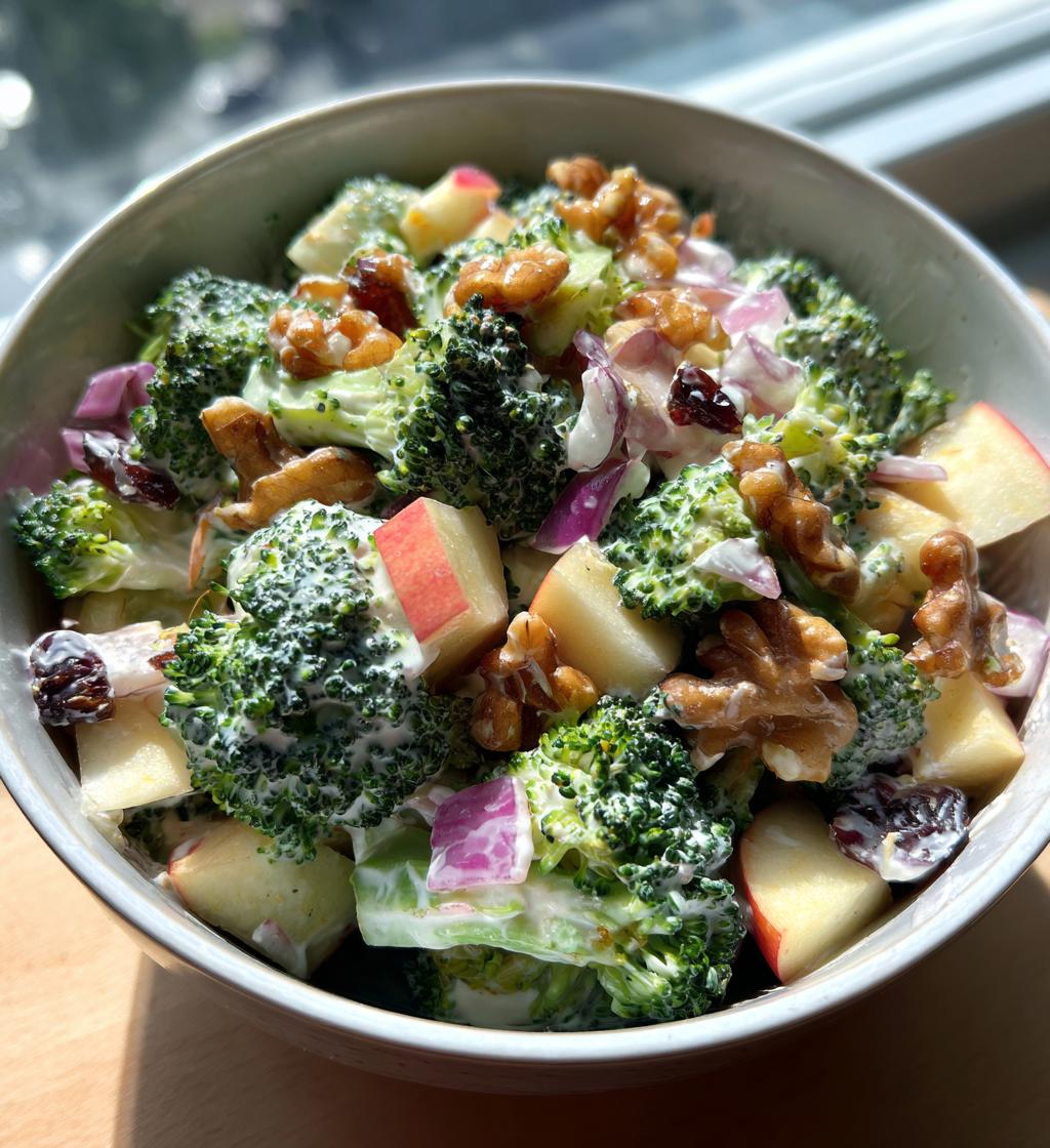 honeycrisp broccoli salad - detail 1