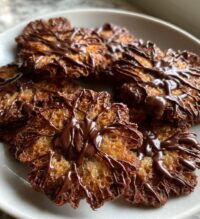 lace cookies with chocolate