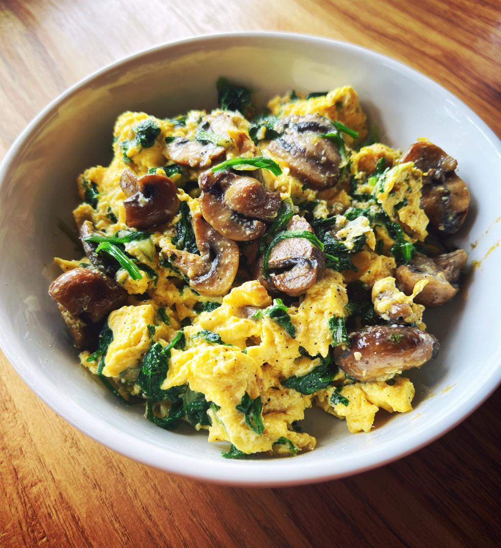 mushroom spinach scrambled eggs