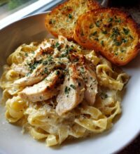 chicken alfredo garlic bread