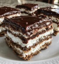 no bake chocolate eclair cake