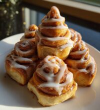 christmas tree cinnamon rolls