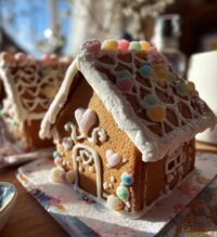 mini gingerbread house