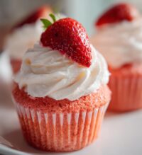 strawberry valentine cupcakes